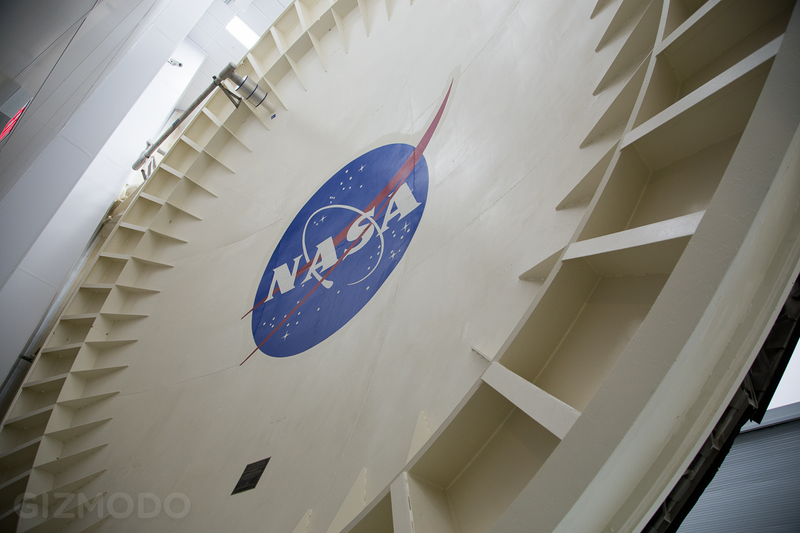 Illustration for article titled Inside the Chamber Where NASA Recreates Space on Earth